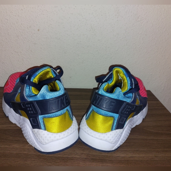 Boys Nike Huraches Run Ultra "Spider-Man " Size 5 - Picture 5 of 6